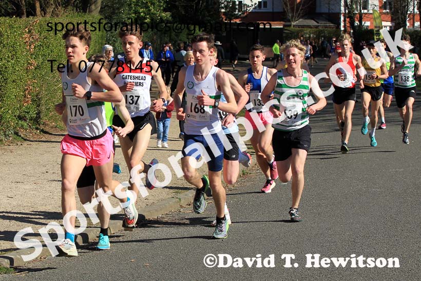 Mens Under-17s 5k, 2022 Northern 12 and 6 Stage Road Relays,  Birkenhead Park, Birkenhead, Wirral.  Photo: David T. Hewitson/Sports for All Pics